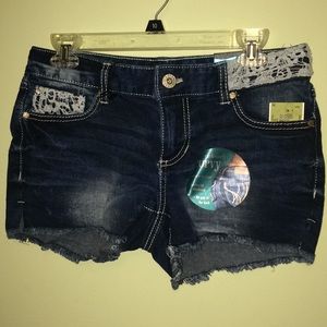 Jean shorts with lace detailing